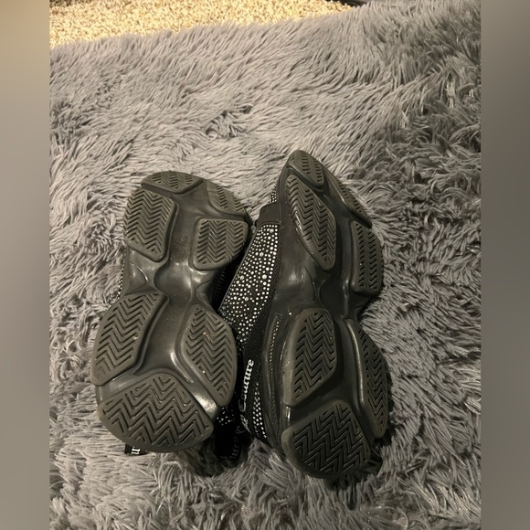 🖤JUICY COTURE SIZE 7 RHINESTONE SNEAKERS - Picture 2 of 4